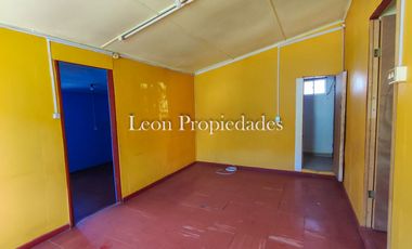 Leon Propiedades vende parcela plana con 2 casas en sector Cuyuncavi, Curacavi