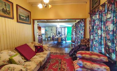 Leon Propiedades vende parcela plana con 2 casas en sector Cuyuncavi, Curacavi