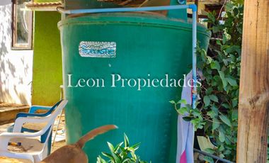 Leon Propiedades vende parcela plana con 2 casas en sector Cuyuncavi, Curacavi