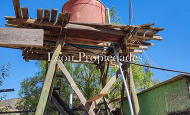 Leon Propiedades vende parcela plana con 2 casas en sector Cuyuncavi, Curacavi