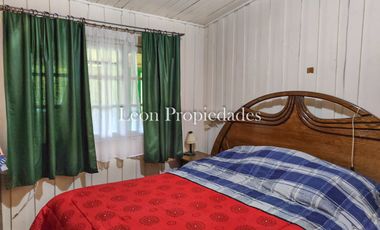 Leon Propiedades vende parcela plana con 2 casas en sector Cuyuncavi, Curacavi