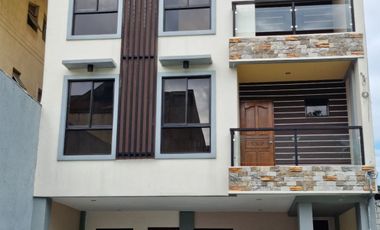 For Sale House and Lot in Tandang Sora with 3 Bedrooms & 4 Toilet and Bath PH2512