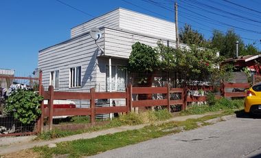 Vendo sitio urbano con 2 casas a 4 cuadras del centro de Villarrica sector tranquilo, locomoción, colegio todo muy cerca