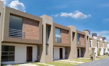 Casa exclusiva en  en venta. Privada, áreas verdes y cerca de todo