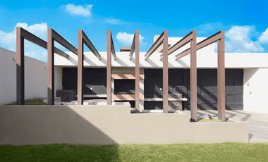 Casa exclusiva en  en venta. Privada, áreas verdes y cerca de todo