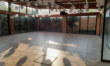 SALON DE FIESTAS EN VENTA CALZADA DEL HUESO