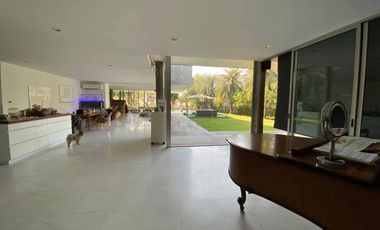 6-Bedroom Villa in Windmill Golf Course