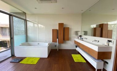 6-Bedroom Villa in Windmill Golf Course