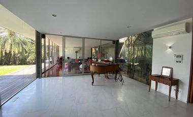 6-Bedroom Villa in Windmill Golf Course