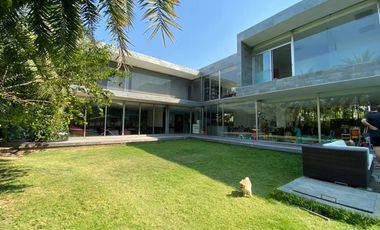 6-Bedroom Villa in Windmill Golf Course