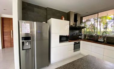 6-Bedroom Villa in Windmill Golf Course