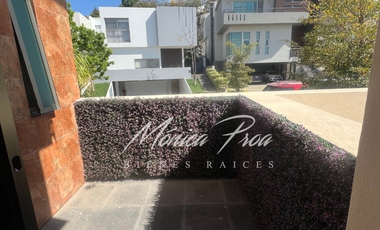 Casa en renta sin muebles.