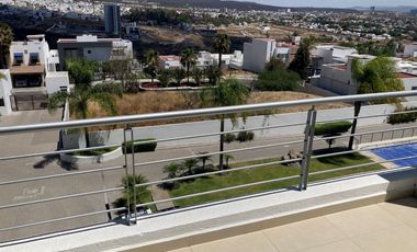 REAL DE JURIQUILLA FRACCIONAMIENTO PENTHOUSE AMUEBLADO DENTRO DE PRIVADA ALBERCA 3 RECAMARAS DOS NIVELES DOS TERRAZAS VISTA ESPECTACULAR
