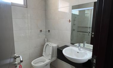 Dijual Rumah di CLuster Piano Golf Island Kondisi tersewa Posisi Hoek