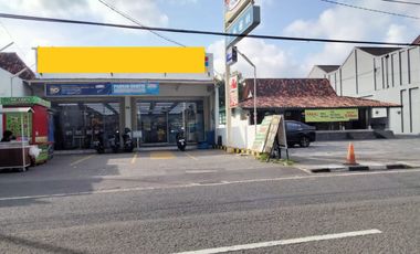 Shophouse or commercial building in the center of Yogyakarta city, on Jl Cendana Bush Umbulharjo Yogyakarta.