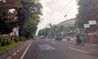 Shophouse or commercial building in the center of Yogyakarta city, on Jl Cendana Bush Umbulharjo Yogyakarta.