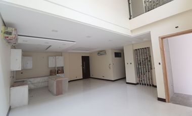 House and Lot For Sale in Sta. Mesa Heights with 6 Bedrooms and 4 Car Garage PH2603