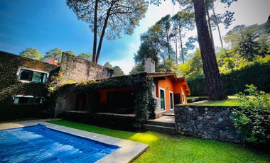 CASA EN VENTA EN EL CENTRO DE AVÁNDARO EN VALLE DE BRAVO
