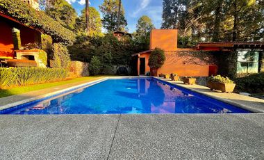 CASA EN VENTA EN EL CENTRO DE AVÁNDARO EN VALLE DE BRAVO