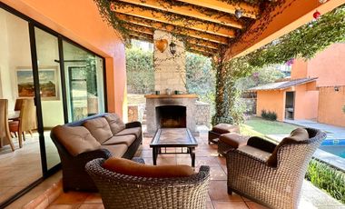 CASA EN VENTA EN EL CENTRO DE AVÁNDARO EN VALLE DE BRAVO