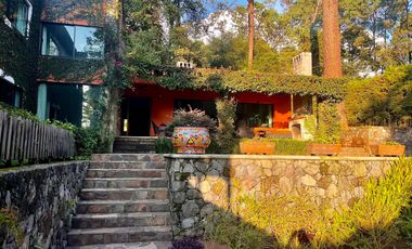 CASA EN VENTA EN EL CENTRO DE AVÁNDARO EN VALLE DE BRAVO
