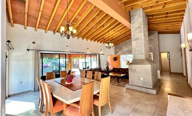 CASA EN VENTA EN EL CENTRO DE AVÁNDARO EN VALLE DE BRAVO