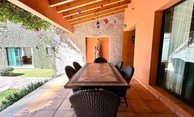 CASA EN VENTA EN EL CENTRO DE AVÁNDARO EN VALLE DE BRAVO