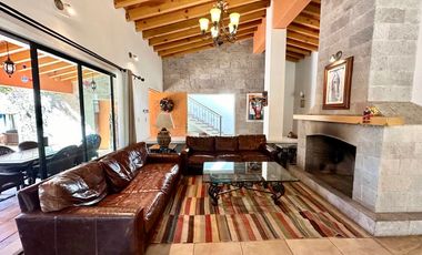 CASA EN VENTA EN EL CENTRO DE AVÁNDARO EN VALLE DE BRAVO