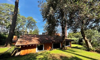 CASA EN VENTA EN EL CENTRO DE AVÁNDARO EN VALLE DE BRAVO