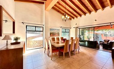CASA EN VENTA EN EL CENTRO DE AVÁNDARO EN VALLE DE BRAVO
