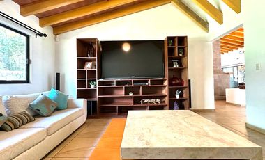 CASA EN VENTA EN EL CENTRO DE AVÁNDARO EN VALLE DE BRAVO