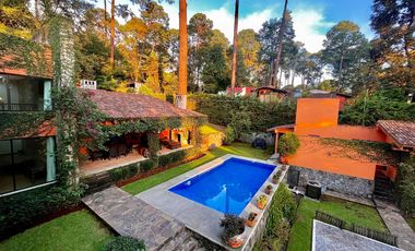 CASA EN VENTA EN EL CENTRO DE AVÁNDARO EN VALLE DE BRAVO