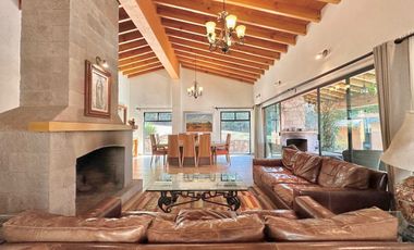 CASA EN VENTA EN EL CENTRO DE AVÁNDARO EN VALLE DE BRAVO