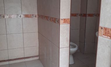 Vendo casa amplia de 210m² en primer piso + estacionamiento