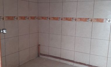 Vendo casa amplia de 210m² en primer piso + estacionamiento
