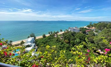 Condo with outstanding beach view and large pool area in Crystal Beach, Rayong
