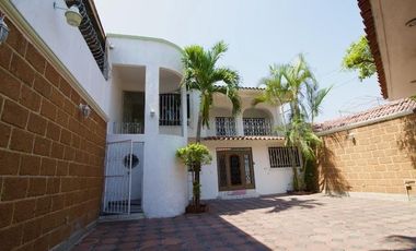 EN VENTA CASA EN FRACCIONAMIENTO RESIDENCIAL CERRADO EN JARDINES DE SATELITE