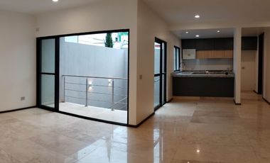 ESTRENA LUJOSA RESIDENCIA