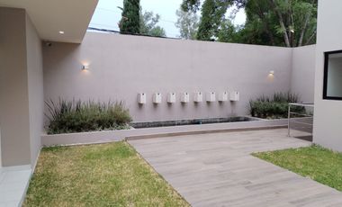 ESTRENA LUJOSA RESIDENCIA