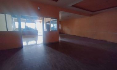 ALQUILER LOCAL EN KENNEDY AV. ORELLANA AL FRENTE DE SAN MARINO A LADO DE C.C. SUPERCINES (VIVI)