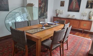 BONITA, MODERNA CASA DE DOS PLANTAS TOTALMENTE REMODELADA EN CASUARINAS BAJA