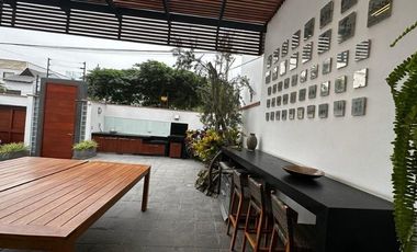 BONITA, MODERNA CASA DE DOS PLANTAS TOTALMENTE REMODELADA EN CASUARINAS BAJA