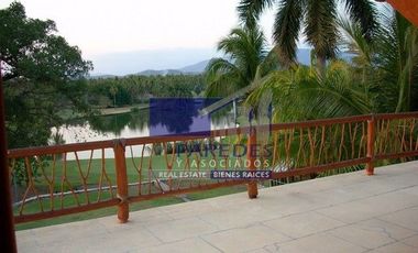 Campo de Golf Residencia en Venta 5 recámaras Ixtapa