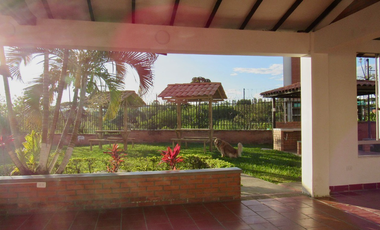 Excepcional casa remodelada de 135 en Belmonte Conjunto Cerrado con piscina. Pereira - Colombia.