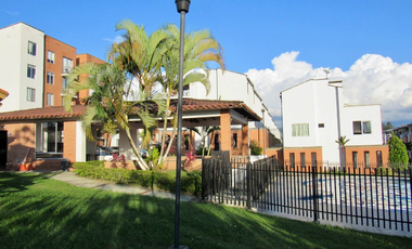 Excepcional casa remodelada de 135 en Belmonte Conjunto Cerrado con piscina. Pereira - Colombia.