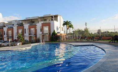 Excepcional casa remodelada de 135 en Belmonte Conjunto Cerrado con piscina. Pereira - Colombia.