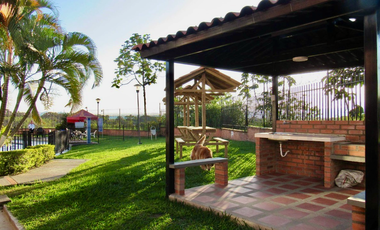 Excepcional casa remodelada de 135 en Belmonte Conjunto Cerrado con piscina. Pereira - Colombia.