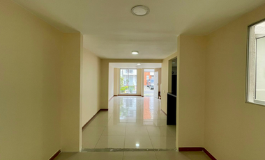 Excepcional casa remodelada de 135 en Belmonte Conjunto Cerrado con piscina. Pereira - Colombia.