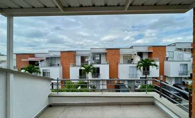 Excepcional casa remodelada de 135 en Belmonte Conjunto Cerrado con piscina. Pereira - Colombia.