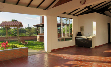 Excepcional casa remodelada de 135 en Belmonte Conjunto Cerrado con piscina. Pereira - Colombia.